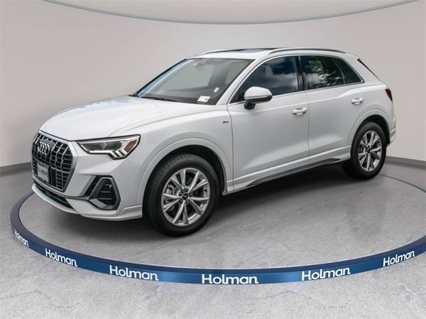 Audi Q3 with VIN: WA1DECF33R1096181