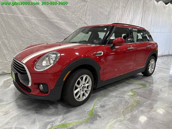 MINI Clubman with VIN: WMWLU1C57K2C42385
