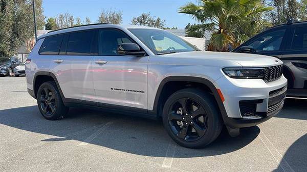 Jeep Grand Cherokee L with VIN: 1C4RJJAG4M8198692