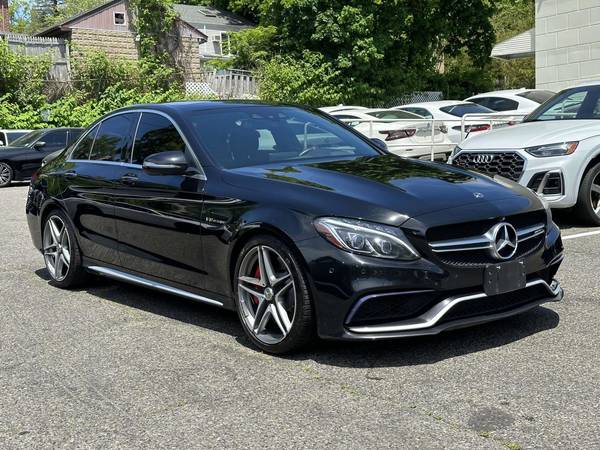 Mercedes-Benz C-Class with VIN: 55SWF8HBXJU260789