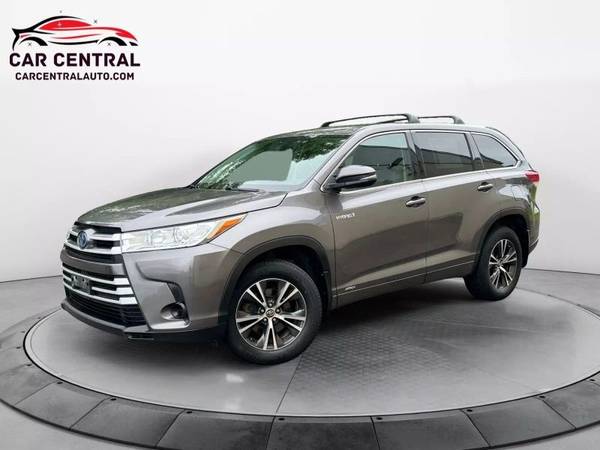Toyota Highlander Hybrid with VIN: 5TDBGRFH7HS031681
