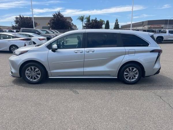 Toyota Sienna with VIN: 5TDKSKFC7PS074006