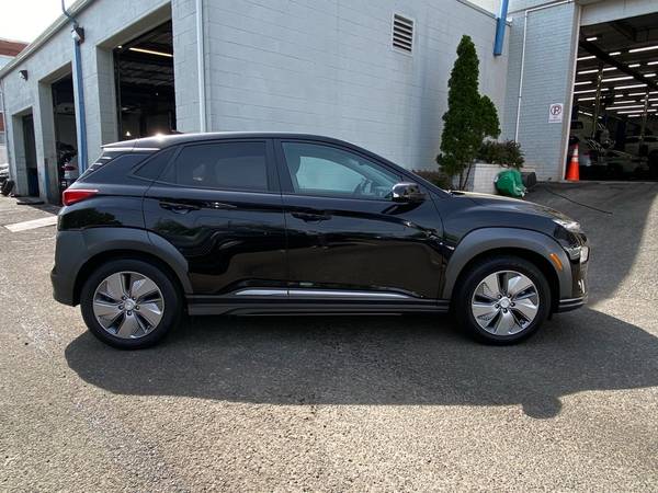 Hyundai Kona Electric with VIN: KM8K33AG8MU098363
