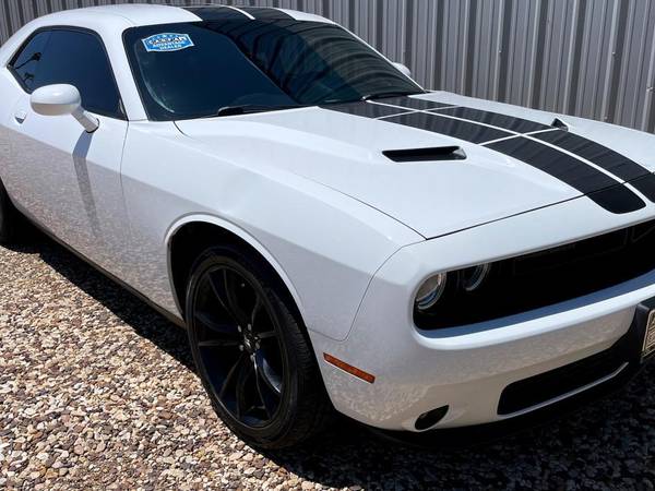 Dodge Challenger with VIN: 2C3CDZAG1HH502867