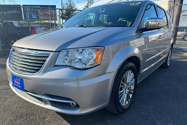 2014 Chrysler Town and Country Touring-L