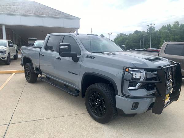 Chevrolet Silverado 2500HD with VIN: 2GC4YNE77R1258790