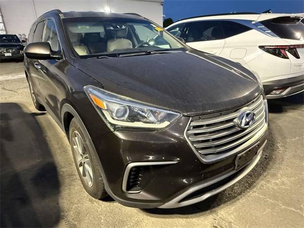 Hyundai Santa Fe with VIN: KM8SMDHF1HU215707