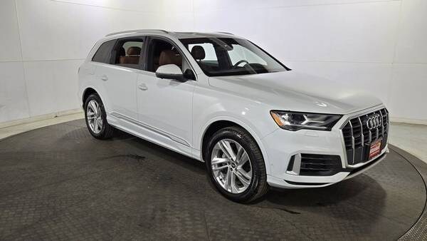 Audi Q7 with VIN: WA1LXAF72MD037689