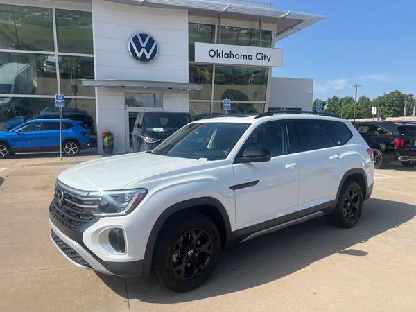 Volkswagen Atlas with VIN: 1V2CR2CA5RC588040