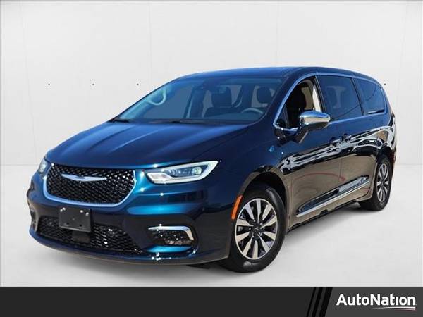 Chrysler Pacifica with VIN: 2C4RC1S77NR202989
