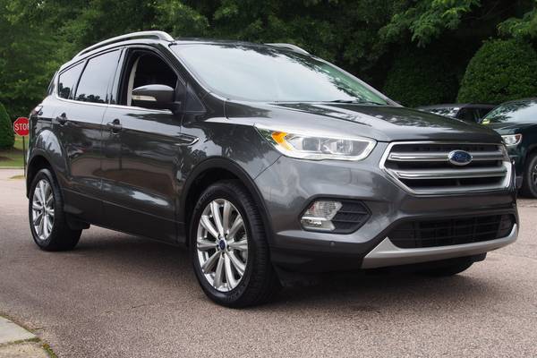 Ford Escape with VIN: 1FMCU0J92HUE51476