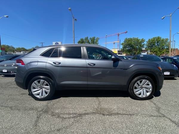 Volkswagen Atlas Cross Sport with VIN: 1V2HC2CA9MC215681