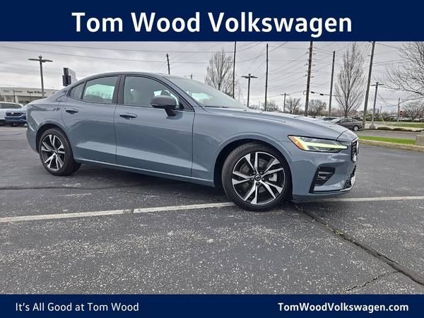Volvo S60 with VIN: 7JRL12FL1RG318044