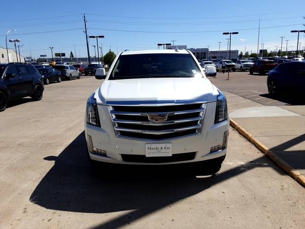 Cadillac Escalade with VIN: 1GYS4BKJ8HR239568