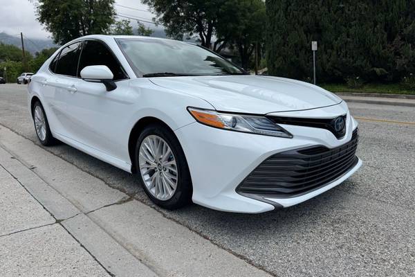 2019 Toyota Camry Hybrid XLE