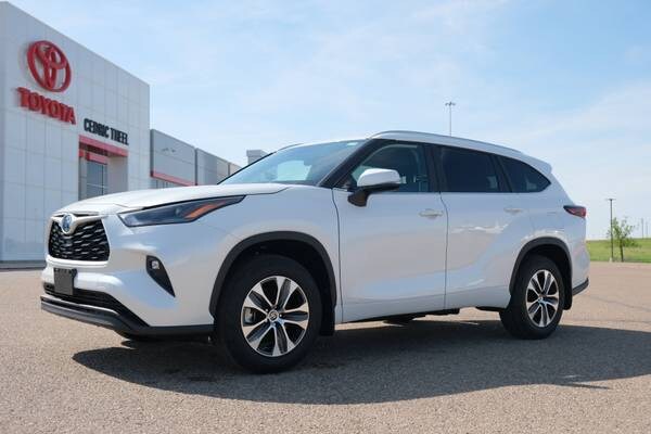 Toyota Highlander Hybrid with VIN: 5TDKBRCH7RS643772