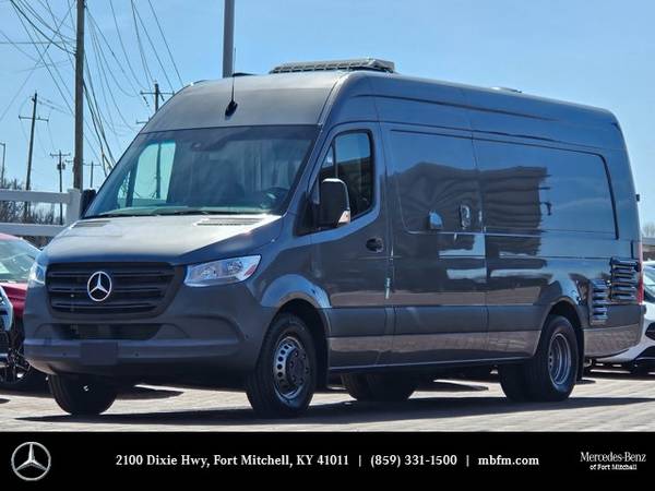 Mercedes-Benz Sprinter with VIN: W1W9ED3Y5NT081928