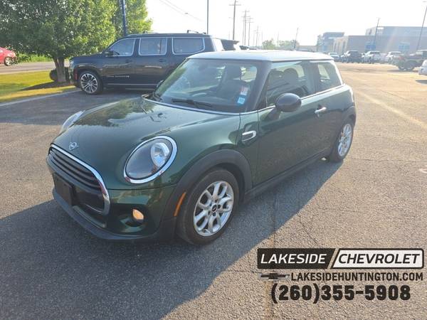 MINI Hardtop 2 Door with VIN: WMWXP5C59K2H30172