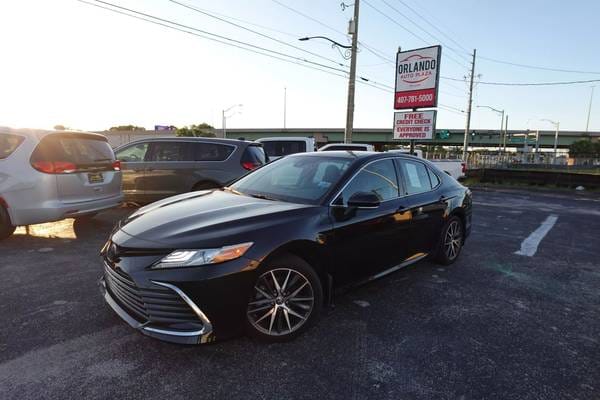 2022 Toyota Camry Hybrid XLE