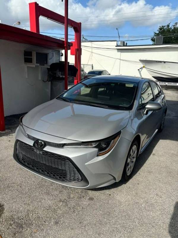 Toyota Corolla with VIN: JTDEPMAE8NJ192076