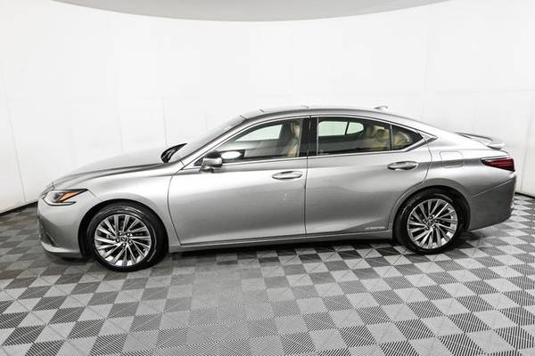 Lexus ES 300h with VIN: JTHB21B11K2022271