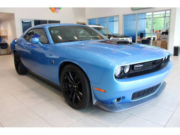 Dodge Challenger with VIN: 2C3CDZFJXKH624865