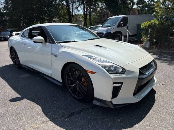 Nissan GT-R with VIN: JN1AR5EF3JM710222