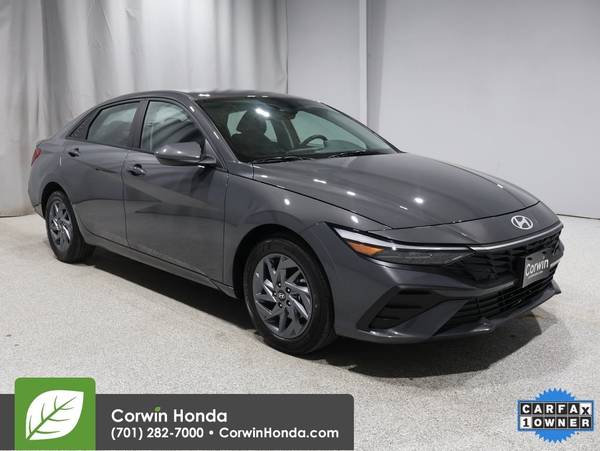 Hyundai Elantra Hybrid with VIN: KMHLM4DJ6RU102965