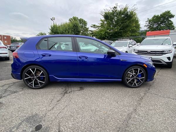 Volkswagen Golf R with VIN: WVWEB7CD9NW123758