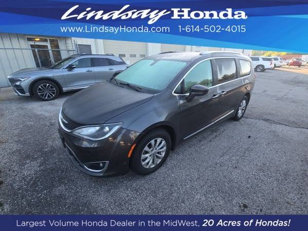 Chrysler Pacifica with VIN: 2C4RC1BG1KR550332