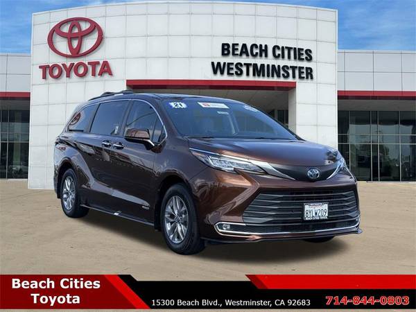 Toyota Sienna with VIN: 5TDYSKFC1MS039208