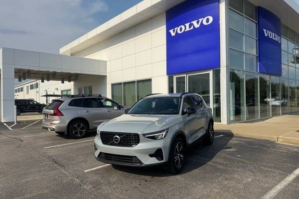 2024 Volvo XC40 B5 Core Dark