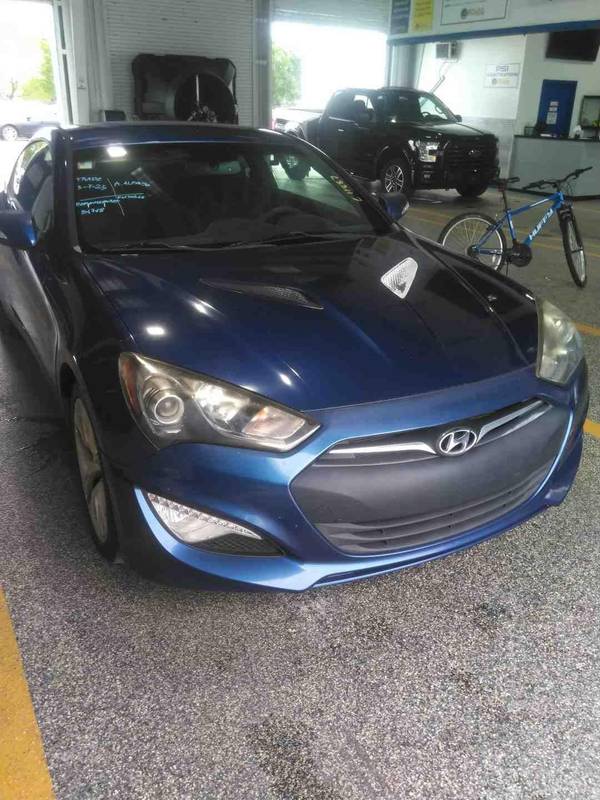 Hyundai Genesis Coupe with VIN: KMHHT6KJ6FU130266