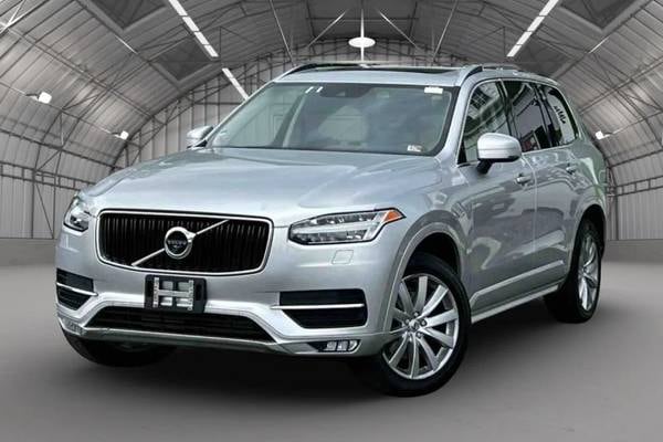 2016 Volvo XC90 T6 Momentum