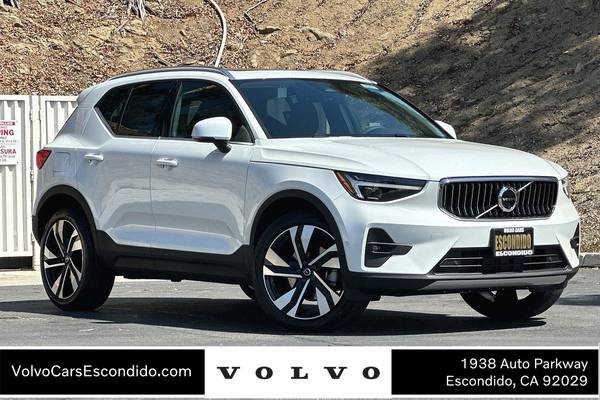 2024 Volvo XC40 B5 Ultimate Bright