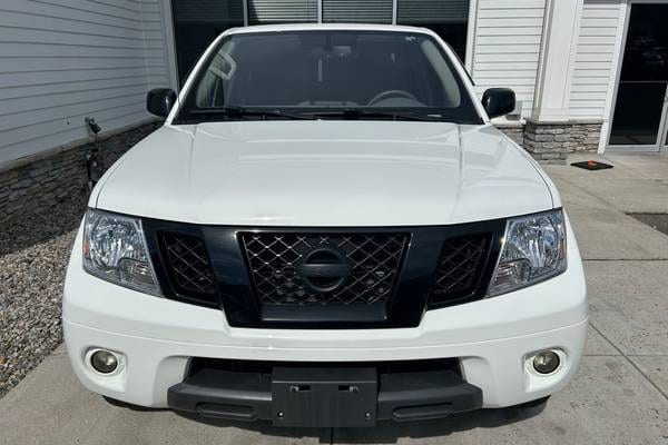 2021 Nissan Frontier SV  Crew Cab