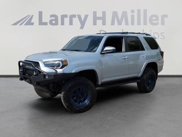 Toyota 4Runner with VIN: JTERU5JR2M5905589
