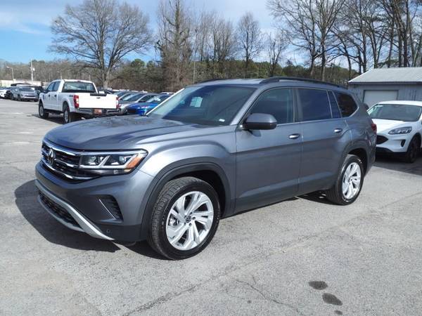 Volkswagen Atlas with VIN: 1V2HR2CA8MC586524