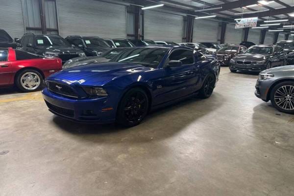 2013 Ford Mustang V6 Premium Coupe