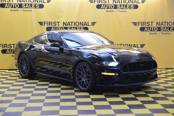 Ford Mustang with VIN: 1FA6P8CFXJ5129121