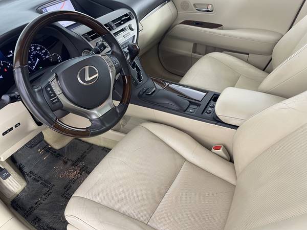 Lexus RX 350 with VIN: JTJZK1BA8F2426011