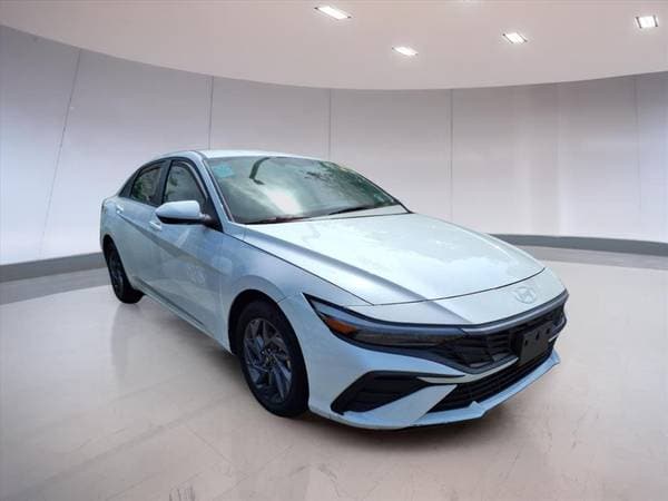 Hyundai Elantra Hybrid with VIN: KMHLM4DJ4RU106240