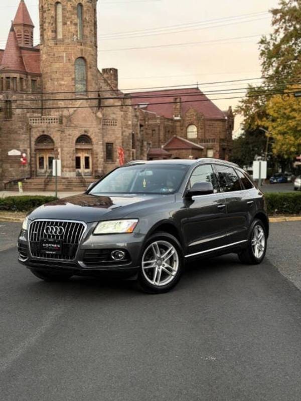 Audi Q5 with VIN: WA1L2AFP6HA029536