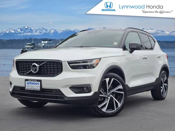 Volvo XC40 with VIN: YV4162UM3M2451426