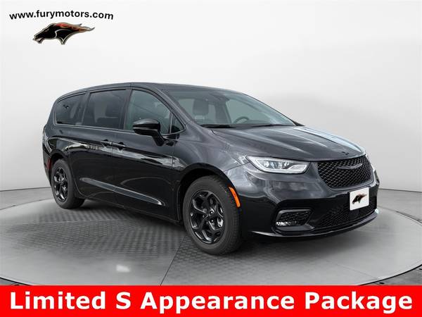 Chrysler Pacifica with VIN: 2C4RC1S73NR184636