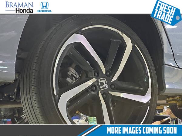 Honda Accord with VIN: 1HGCV2F3XNA007097
