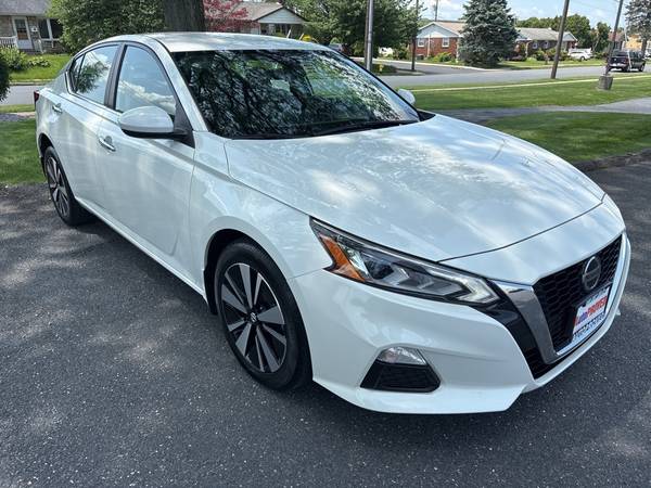 Nissan Altima with VIN: 1N4BL4DW7NN302018
