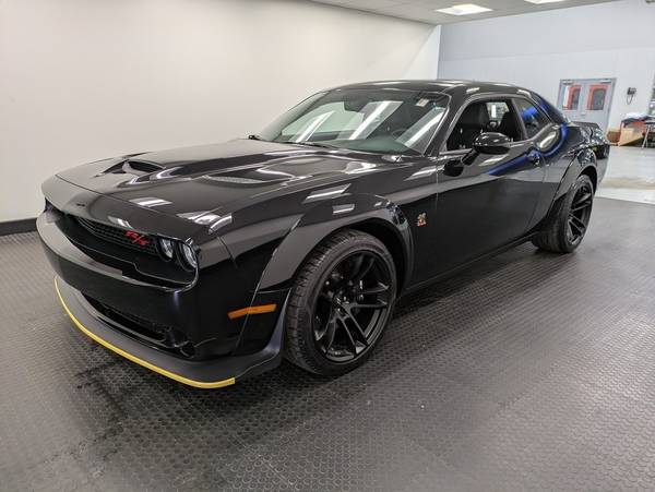 Dodge Challenger with VIN: 2C3CDZFJ2PH682640