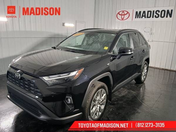 Toyota RAV4 with VIN: 2T3A1RFV8NC268775