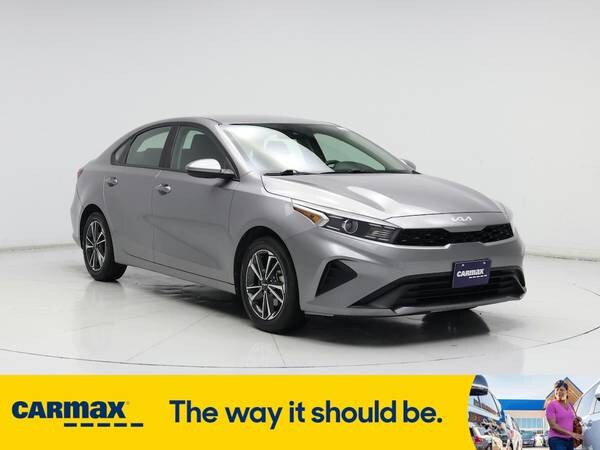 Kia Forte with VIN: 3KPF24AD1PE582981
